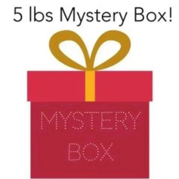 5 lbs MYSTERY RESELLER BOX Various Sizes Women's Clothing NWT NWOT or EUC! 🎉 - Picture 1 of 1